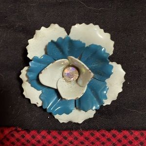 Vintage Broach “Stunning White & Blue”